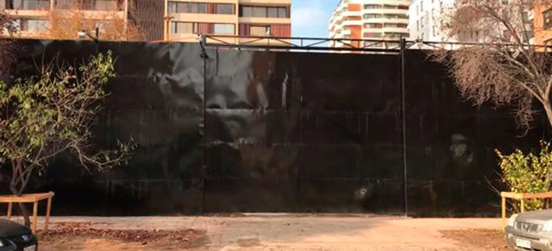 Cierre perimetral de obra frente a edificios habitados