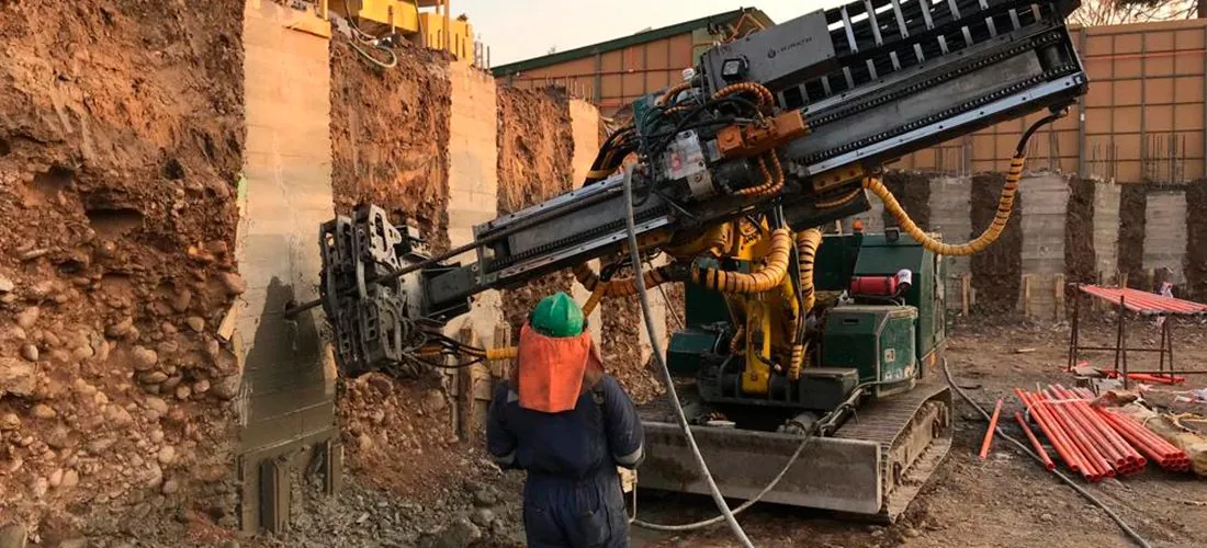 Perforación para anclajes de excavación